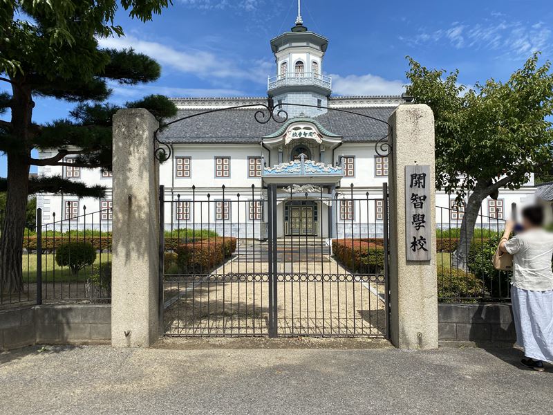 重要文化財・開智学校の外観（明治時代の洋風建築）