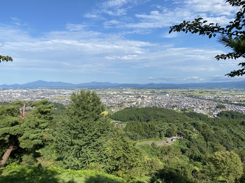 春日山城本丸からの眺め