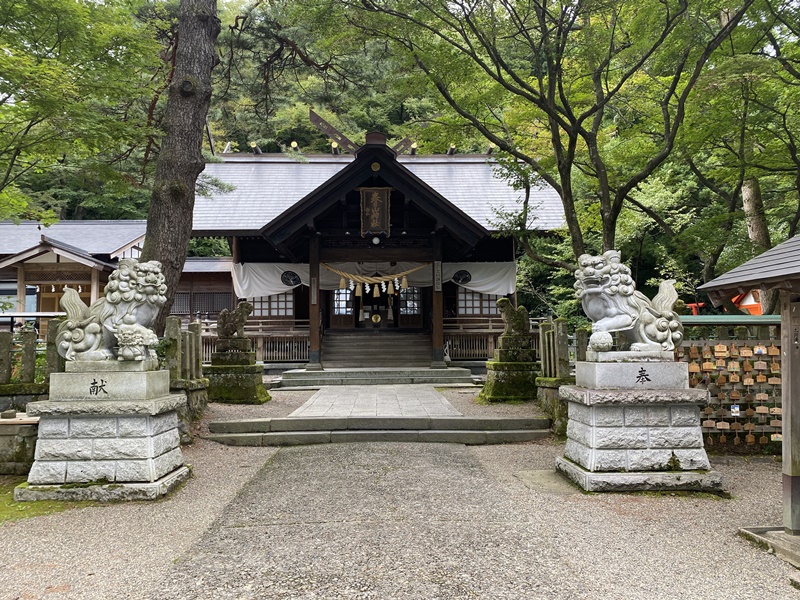 春日山城春日山神社
