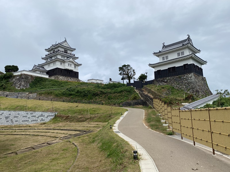 平戸城懐柔櫓と見奏櫓