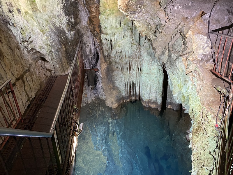 稲積水中鍾乳洞3